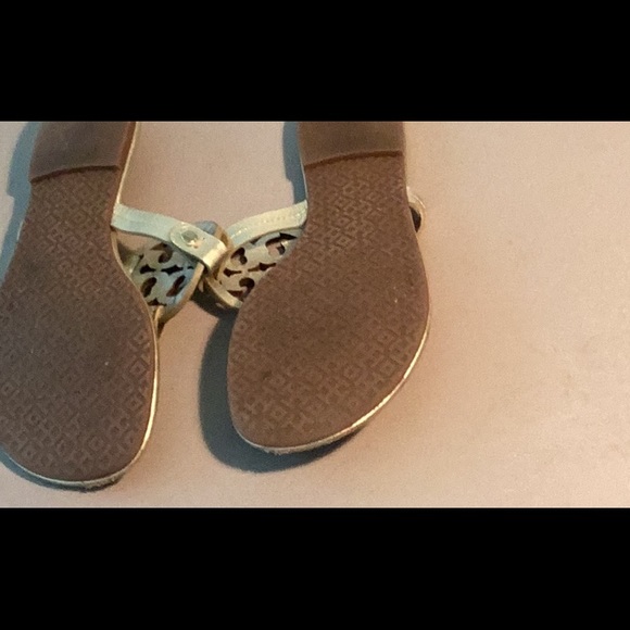 Tory Burch Gold Sandal Size 8 - Picture 3 of 5